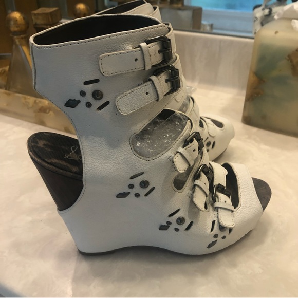 Sam Edelman while wedge sandal / booties with multiple buckles, leather, Sz 7.5 - Picture 8 of 15